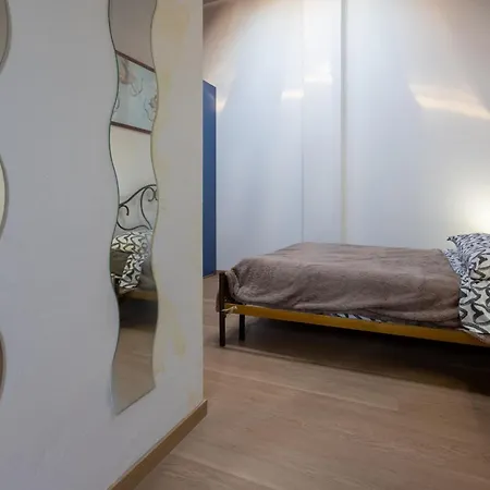 Dante's Skyloft - Loft Stazione Apartamento Novara