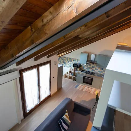 Apartamento Dante's Skyloft - Loft Stazione *
