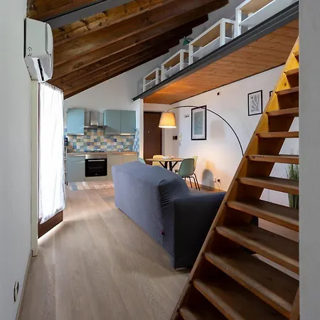 Dante's Skyloft - Loft Stazione Apartamento Novara